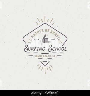 Surf schule Emblem in einzigartigen Retro-stil. Am besten für Sommer t-shirts, Tassen, Kleidung, Bekleidung. Vintage Design für Ihre Marke, Projekte. Lieferbar Abbildung: Stockfoto