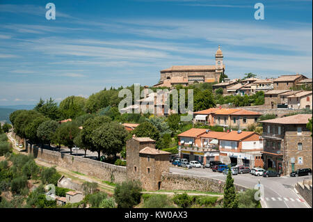 Neoklassische Concattedrale di San Salvatore (Co - Kathedrale der Heiligen Retter) in der historischen Altstadt in Montalcino, Toskana, Italien. 2. August 2016 © Wojci Stockfoto