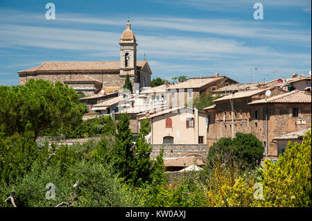 Neoklassische Concattedrale di San Salvatore (Co - Kathedrale der Heiligen Retter) in der historischen Altstadt in Montalcino, Toskana, Italien. 2. August 2016 © Wojci Stockfoto