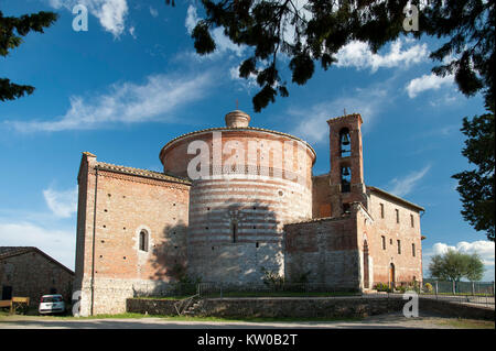 Eremo di Montesiepi (montesiepi Kapelle) oben auf dem Hügel, wo XII Jahrhundert Ritter Galgano Guidotti (später Saint Galgano) in sein Schwert gestürzt Stockfoto