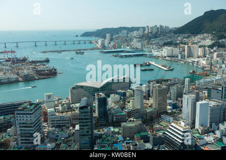 Luftaufnahme von Busan Busan City Tower. Busan, der früher als Pusan bekannt und jetzt offiziell in Busan Stockfoto