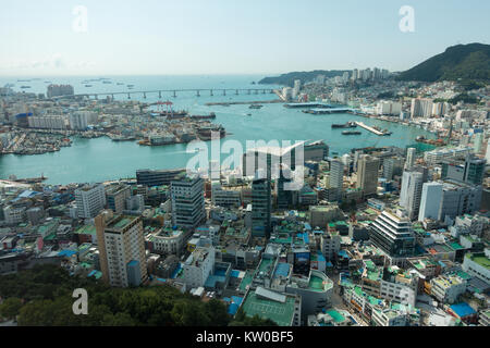 Luftaufnahme von Busan Busan City Tower. Busan, der früher als Pusan bekannt und jetzt offiziell in Busan Stockfoto