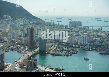 Luftaufnahme von Busan Busan City Tower. Busan, der früher als Pusan bekannt und jetzt offiziell in Busan Stockfoto