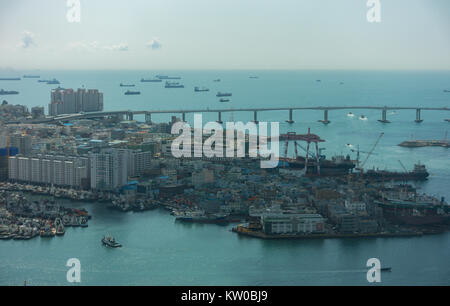 Luftaufnahme von Busan Busan City Tower. Busan, der früher als Pusan bekannt und jetzt offiziell in Busan Stockfoto
