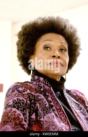 Schauspielerin und Autorin Jenifer Lewis über ihr neues Buch am African American Museum in Philadelphia, Pennsylvania. Mit: Jenifer Lewis Wo: Philadelphia, Pennsylvania, United States Wann: 17 Aug 2017 Quelle: W. Wade/WANN Stockfoto