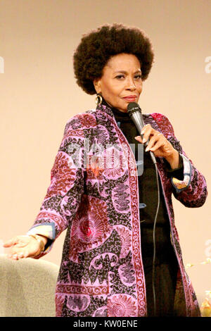 Schauspielerin und Autorin Jenifer Lewis über ihr neues Buch am African American Museum in Philadelphia, Pennsylvania. Mit: Jenifer Lewis Wo: Philadelphia, Pennsylvania, United States Wann: 17 Aug 2017 Quelle: W. Wade/WANN Stockfoto