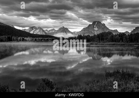 Oxbow Bend im Grand Teton National Park ist einer meiner Favoriten, sowie einer der beliebtesten Gegenden des Parks.  Sie entstand als Teil des Flusses war abgeschnitten und hinterließ, wie Snake River einen neuen Weg in den Süden gefunden. Stockfoto