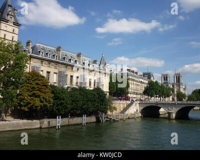 Kathedrale Notre Dame, die Ufer der Seine und der Pont Saint-Michel, Paris, Frankreich Stockfoto