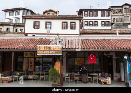 Safranbolu ist eine Stadt in der Schwarzmeerregion der Türkei. Die Stadt ist berühmt mit alten Villen. Stockfoto