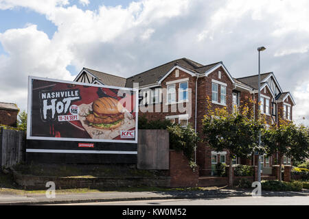 KFC (Kentucky Fried Chicken) Anzeige in Northwich, Cheshire, Großbritannien Stockfoto