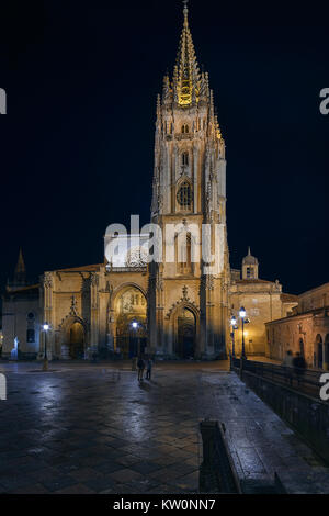 Äußere der Heiligen Kirche Basilika Kathedrale von San Salvador, im gotischen Stil, Oviedo, Asturien, Spanien Stockfoto