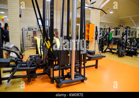 Stanica Poltavskaya, Russland - Dezember 26, 2016: Fitness Halle Stan. Cross Match Konkurrenzen zu den Geburtstag des Gym gewidmet. Turnhalle im Dorf Stockfoto