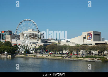 BRISBANE, Australien, 29. SEPTEMBER 2008: Riesenrad dominiert das Kulturzentrum am 29 September, 2008, South Brisbane, Australien Stockfoto