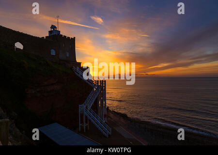 Sonnenaufgang bei Jacob's Ladder, eine Reihe von Stufen hinunter zum West Beach atSidmouth, Devon, England, UK. Stockfoto