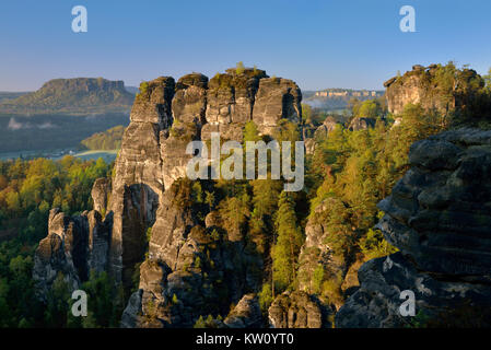 Elbsandsteingebirge, Sächsische Schweiz, kleine Gans und Lily Stein, Sächsische Schweiz, kleine Gans und Lilienstein Stockfoto