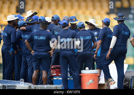 Sri Lanka neu ernannten Head Coach im Gespräch mit der Mannschaft vor dem ersten Praktiken Session (Foto durch Pattin Peiris/Pacific Press) Stockfoto