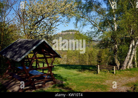 Elbsandsteingebirge, Sächsische Schweiz, Rastplatz im Moor Promenade mit dem König Stein, Sächsische Schweiz, Rastplatz an der Heidepromenade bei Stockfoto