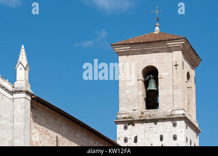 Glockenturm der Kirche San Benedetto in Norcia (vor dem Erdbeben 2016), Umbrien, Italien Stockfoto