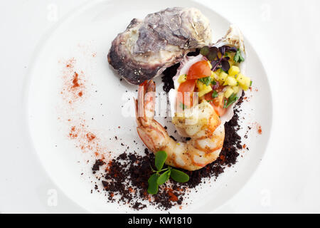 Fisch und Meeresfrüchte. Gegrillte Shrimps gebratene Garnelen mit Muscheln Stockfoto