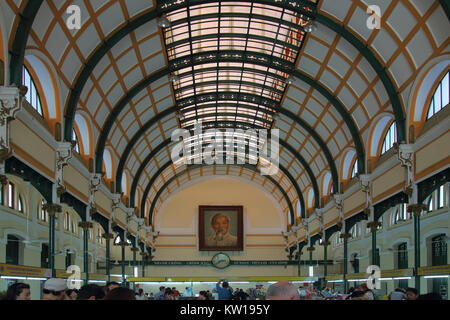 Im Inneren des General Post Office in Saigon oder Ho Chi Minh City Vietnam Stockfoto