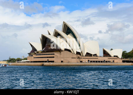 Sydney Opera House von Sydney Harbour - Sydney, New South Wales, Australien Stockfoto