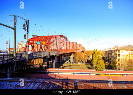 Portland, US-Dec 21, 2017: Der Broadway Bridge in der Innenstadt von Portland, ODER Stockfoto