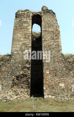 Loch in der steinernen Turm in der Festung Smederevo in Serbien Stockfoto