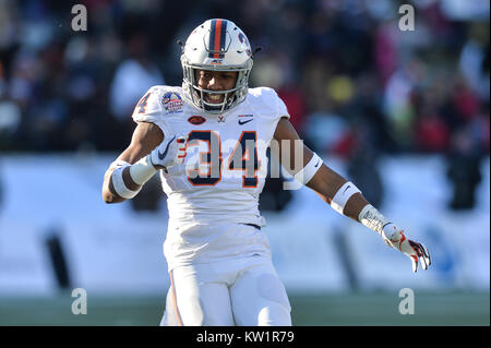 Annapolis, Maryland, USA. 28 Dez, 2017. BRYCE HALL (34) feiert während des Spiels an Navy-Marine Corps Memorial Stadium in Annapolis, Maryland, statt. Credit: Amy Sanderson/ZUMA Draht/Alamy leben Nachrichten Stockfoto