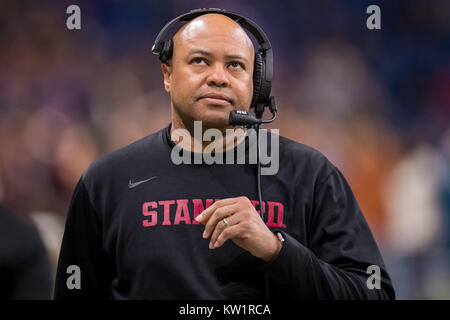 San Antonio, TX, USA. 28 Dez, 2017. Stanford Cardinal Head Coach David Shaw während des 1. Quartals die Alamo Schüssel NCAA Football Spiel zwischen der Steuereinheit TCU Horned Frogs und dem Stanford Kardinal im Alamodome in San Antonio, TX. Credit: Cal Sport Media/Alamy leben Nachrichten Stockfoto