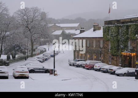 Buxton, Derbyshire. Über Nacht Schnee in den Peak District. Der alte Hall Hotel Stockfoto