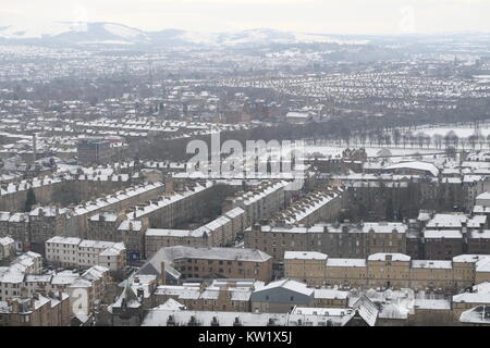 Edinburgh, Großbritannien. 29 Dez, 2017. Schnee fällt auf die Stadt Edinburgh. Ein gelber Schnee Warnung war von schweren Schnee vorhergesagt in Central Scotland fällt. Credit: Iain Masterton/Alamy leben Nachrichten Stockfoto