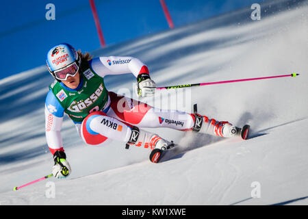 Lienz, Österreich. 29 Dez, 2017. Melanie Meillard der Schweiz konkurriert während der FIS Weltcup Damen Riesenslalom in Lienz, Österreich am 29. Dezember 2017. Credit: Jure Makovec/Alamy leben Nachrichten Stockfoto