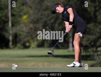 Coral Gables, Florida, USA. 29 Dez, 2017. Cory Lopez (Mexiko) Schläge auf der 54 Junior Orange Bowl International Golf Meisterschaft im Biltmore in Coral Gables, Florida. Mario Houben/CSM/Alamy leben Nachrichten Stockfoto