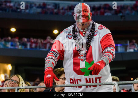 Arlington, Texas, USA. 29 Dez, 2017. Ein Ohio State Lüfter während der Goodyear Baumwollschüssel Classic NCAA College Football Bowl Spiel zwischen der Ohio State und USC am Freitag, 29 Dezember, 2017 bei AT&T Stadium in Arlington, TX. Credit: Cal Sport Media/Alamy leben Nachrichten Stockfoto