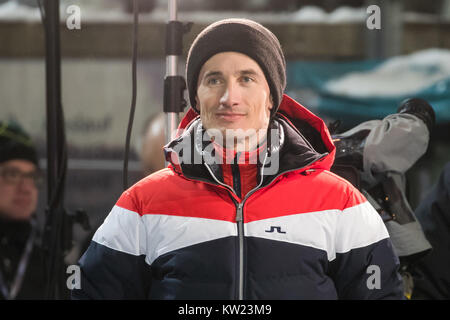 Oberstdorf, Deutschland. 29 Dez, 2017. Martin Schmitt, TV Pandit und der ehemalige Skispringer bei der Vierschanzentournee in Oberstdorf, Deutschland, 29. Dezember 2017. Credit: Daniel Karmann/dpa/Alamy leben Nachrichten Stockfoto