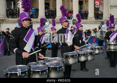 London, England, UK. 30. Dezember 2017. Teilnehmer und Zuschauer gratis Vorschau für Day Parade der London das Neue Jahr mit einer besonderen Leistung in Trafalgar Square. Credit: Siehe Li/Alamy leben Nachrichten Stockfoto