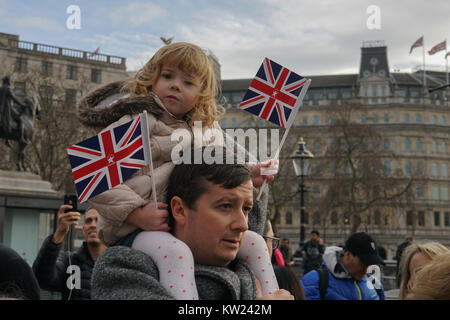 London, England, UK. 30. Dezember 2017. Teilnehmer und Zuschauer gratis Vorschau für Day Parade der London das Neue Jahr mit einer besonderen Leistung in Trafalgar Square. Credit: Siehe Li/Alamy leben Nachrichten Stockfoto