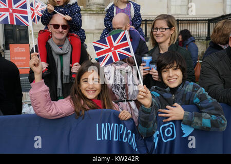 London, England, UK. 30. Dezember 2017. Teilnehmer und Zuschauer gratis Vorschau für Day Parade der London das Neue Jahr mit einer besonderen Leistung in Trafalgar Square. Credit: Siehe Li/Alamy leben Nachrichten Stockfoto