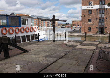 Touristische boote in Gloucester Docks auf der Gloucester und Schärfe Canal Stockfoto