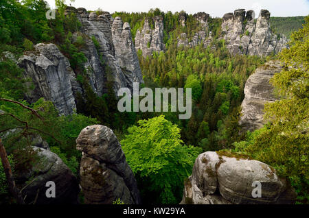 Elbsandsteingebirge, rock Wasserkocher des Wehlgrundes unter der Gans rock, Felskessel des Wehlgrundes unter Gansfelsen Stockfoto