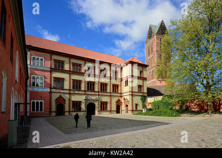 Wismar, Renaissance bau Prinz jetzt Amtsgericht und Kirchturm St. Marien, Renaissancebau Fürstenhof jetzt Amtsgericht und Kirchturm Stockfoto