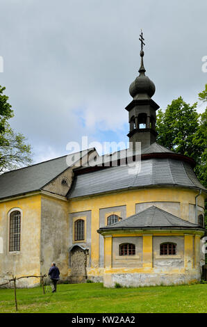 B hmisches Low Country, Wallfahrtskirche Maria Schnee in Snezna, Schnauh?bel, Nordböhmen / Machasee 1999 günstig, Wallfahrtskirche Maria Schnee in Snežná, Schnauhü Stockfoto