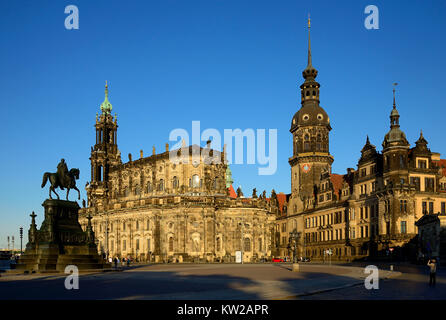 Dresden, Theaterplatz mit Dom und Residenz Schloss, Theaterplatz mit Kathedrale und Residenzschloss Stockfoto