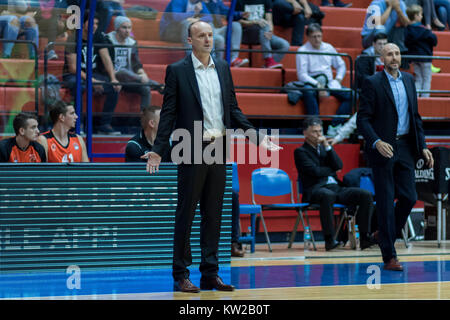 ZAGREB, KROATIEN - 29. SEPTEMBER 2017: ABA Liga KK Cedevita Zagreb vs KK FMP Beograd. Jurij Zdovc (Trainer). Stockfoto