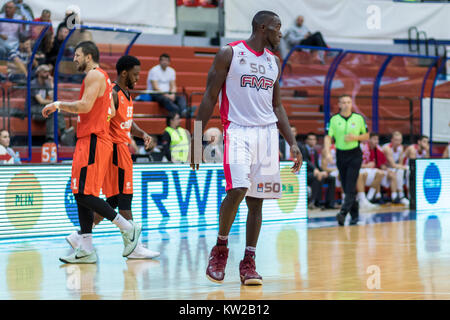 ZAGREB, KROATIEN - 29. SEPTEMBER 2017: ABA Liga KK Cedevita Zagreb vs KK FMP Beograd. Michael Ojo (50) Stockfoto