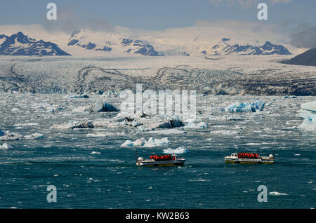 Island, amphibienfahrzeug in der gletscherlagune J??? rloN kuls vor dem Gletscher Maische?? Amerkurj? Kull, Insel, Amphibienfahrzeug in der Gletscherlag Stockfoto