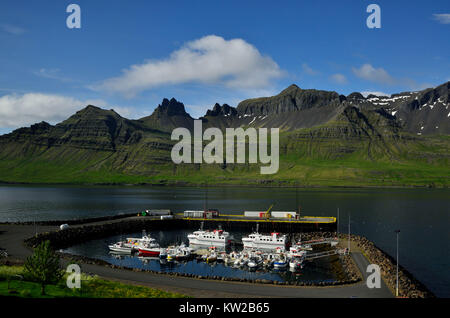 Island, Hafen von Stodvar Stodvadsfjordur im Fjord an der Ostküste, Insel, Hafen Stodvar Stodvadsfjordur am Fjord an der Ostküste Stockfoto