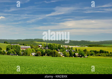 Osterzgebirge, Dorf Herms auf dem Bogen mountain Crest, Hermsdorf auf dem Erzgebirgskamm Stockfoto