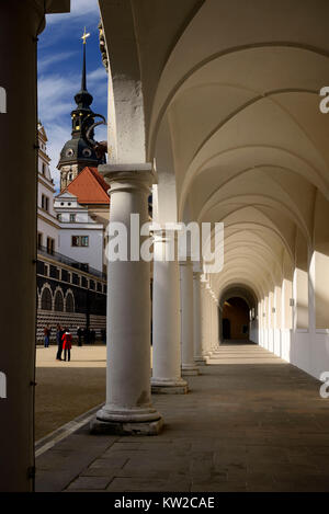 Dresden, Residenzschloss, langer Weg in die stabile und Hausmann Sturm, Residenzschloss, Langer Gang im Stallhof und Hausmannsturm Stockfoto