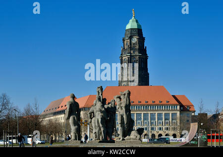 Dresden, Monument der proletarische Internationalismus vor das Rathaus, die Denkmal Proletarischer Internationalismus vor dem Rathaus. Stockfoto